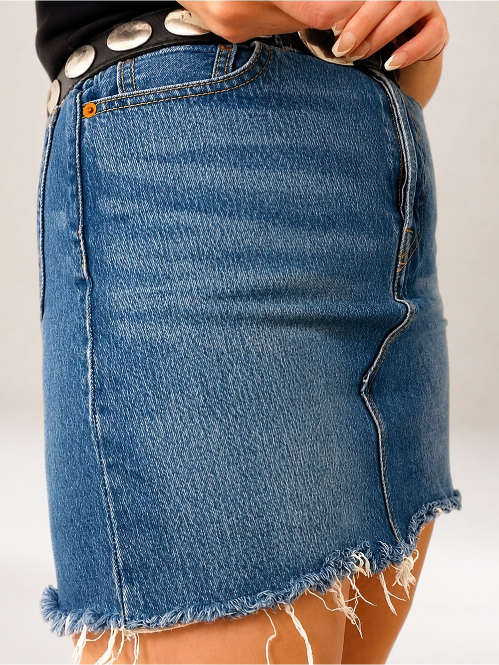Levis High Waisted Medium Wash Denim Jean Mini Skirt w Frayed Hem & Pockets 26 - Picture 5 of 16